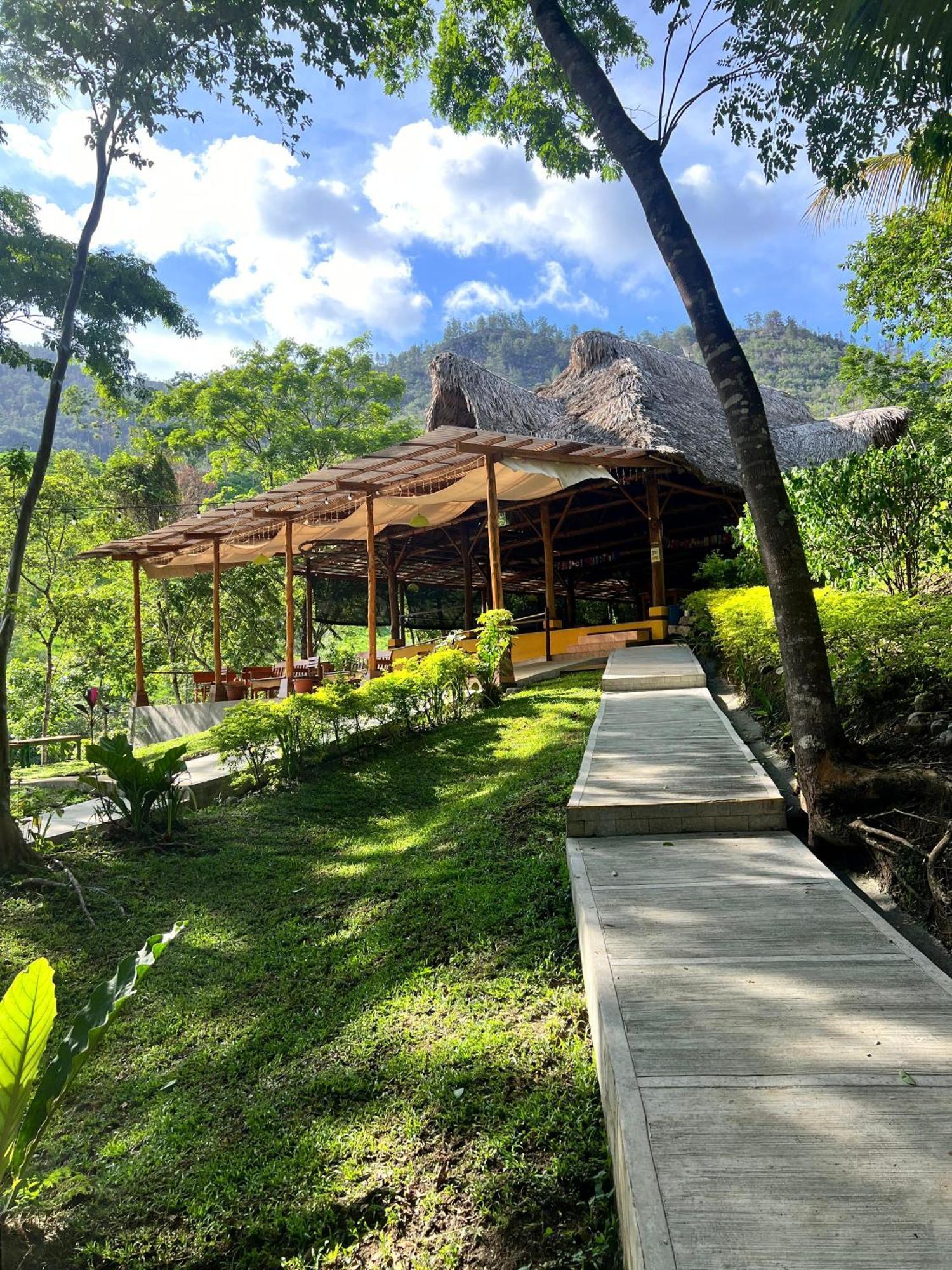 Oasis The Traveler Hostel Lanquin Exterior photo