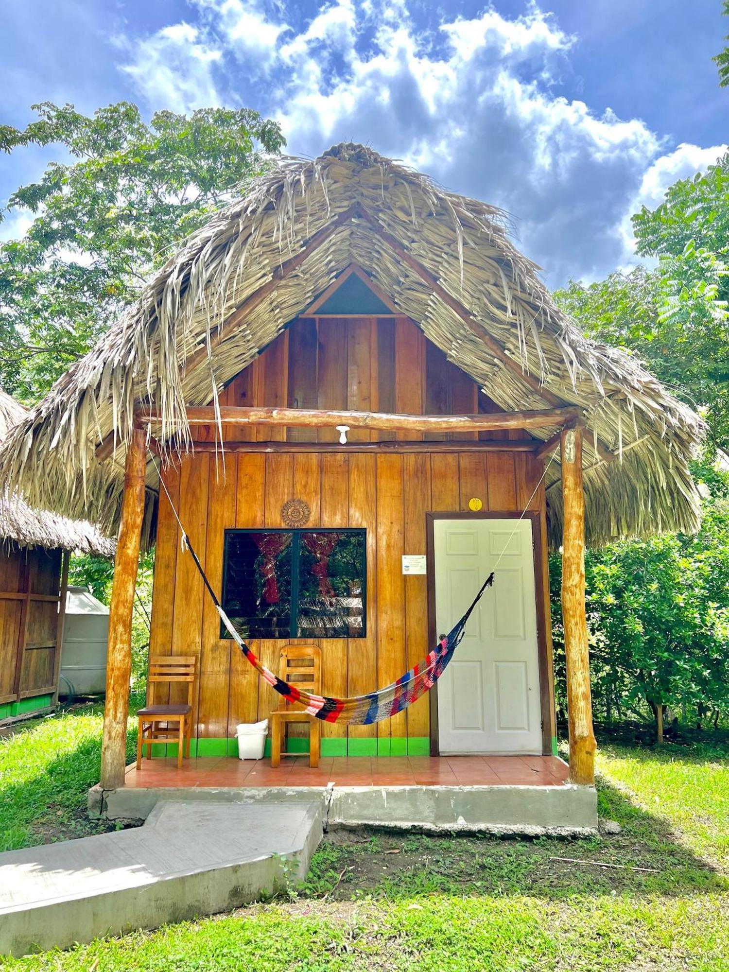 Oasis The Traveler Hostel Lanquin Exterior photo