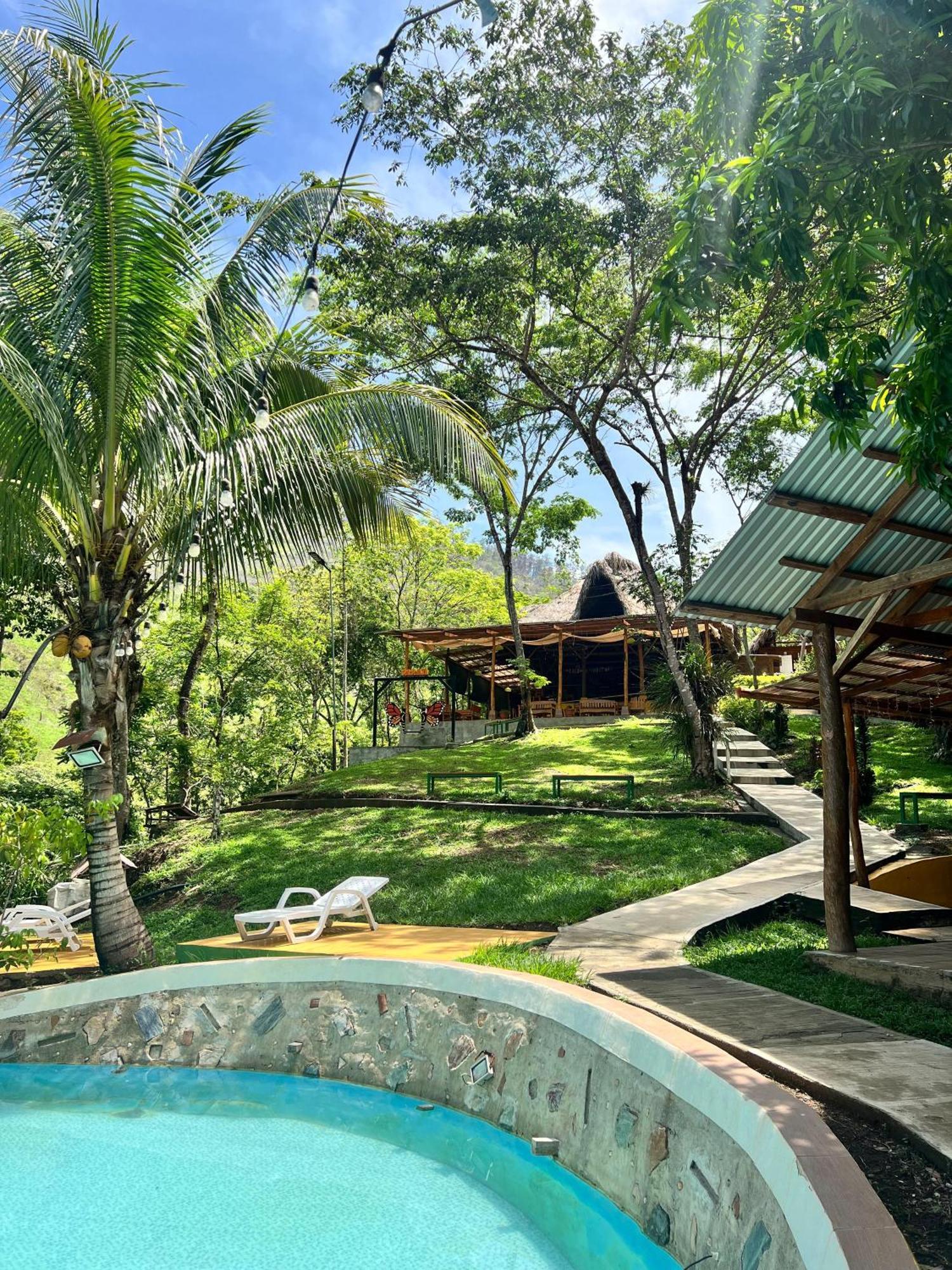 Oasis The Traveler Hostel Lanquin Exterior photo