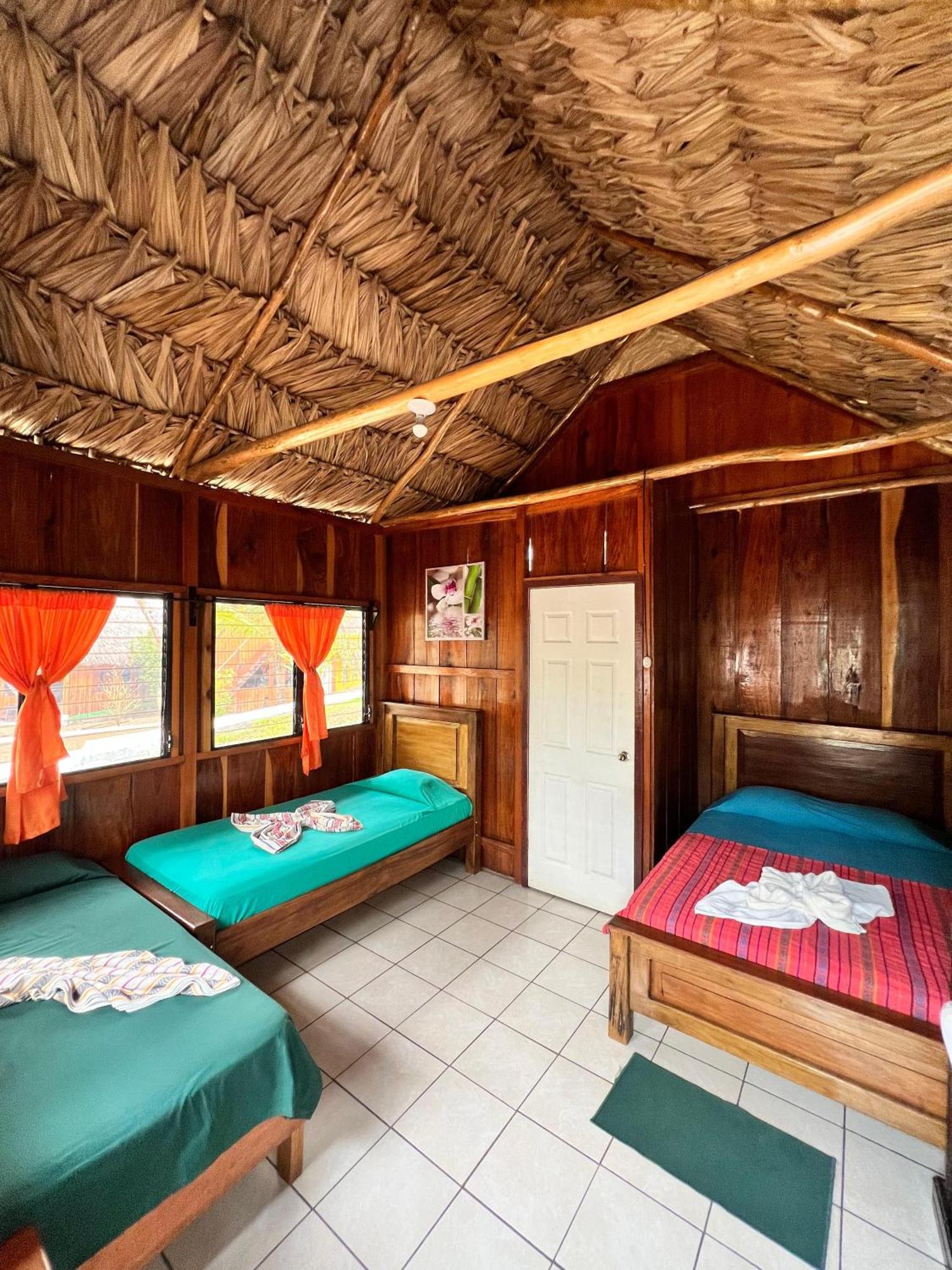 Oasis The Traveler Hostel Lanquin Exterior photo