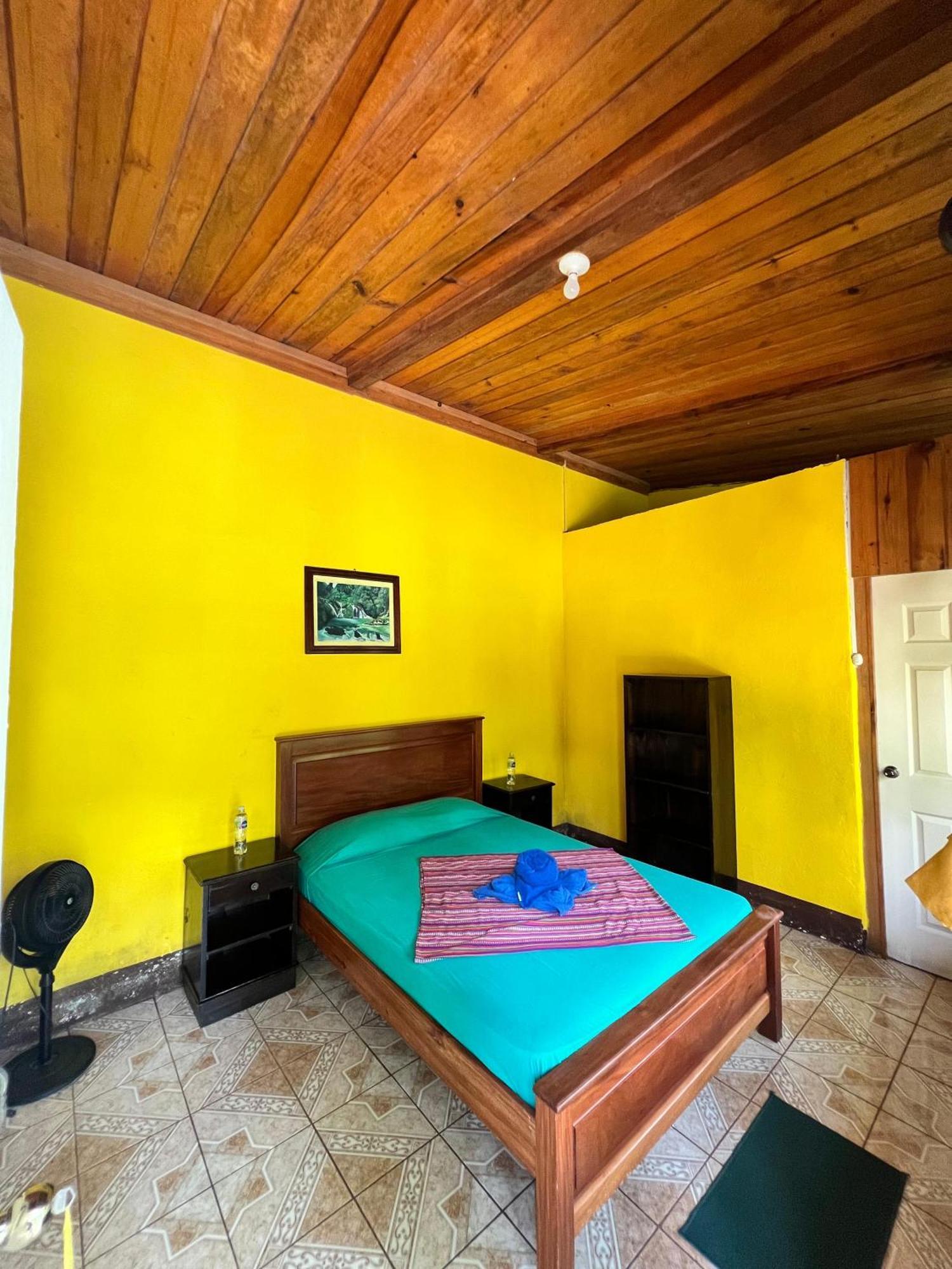 Oasis The Traveler Hostel Lanquin Exterior photo