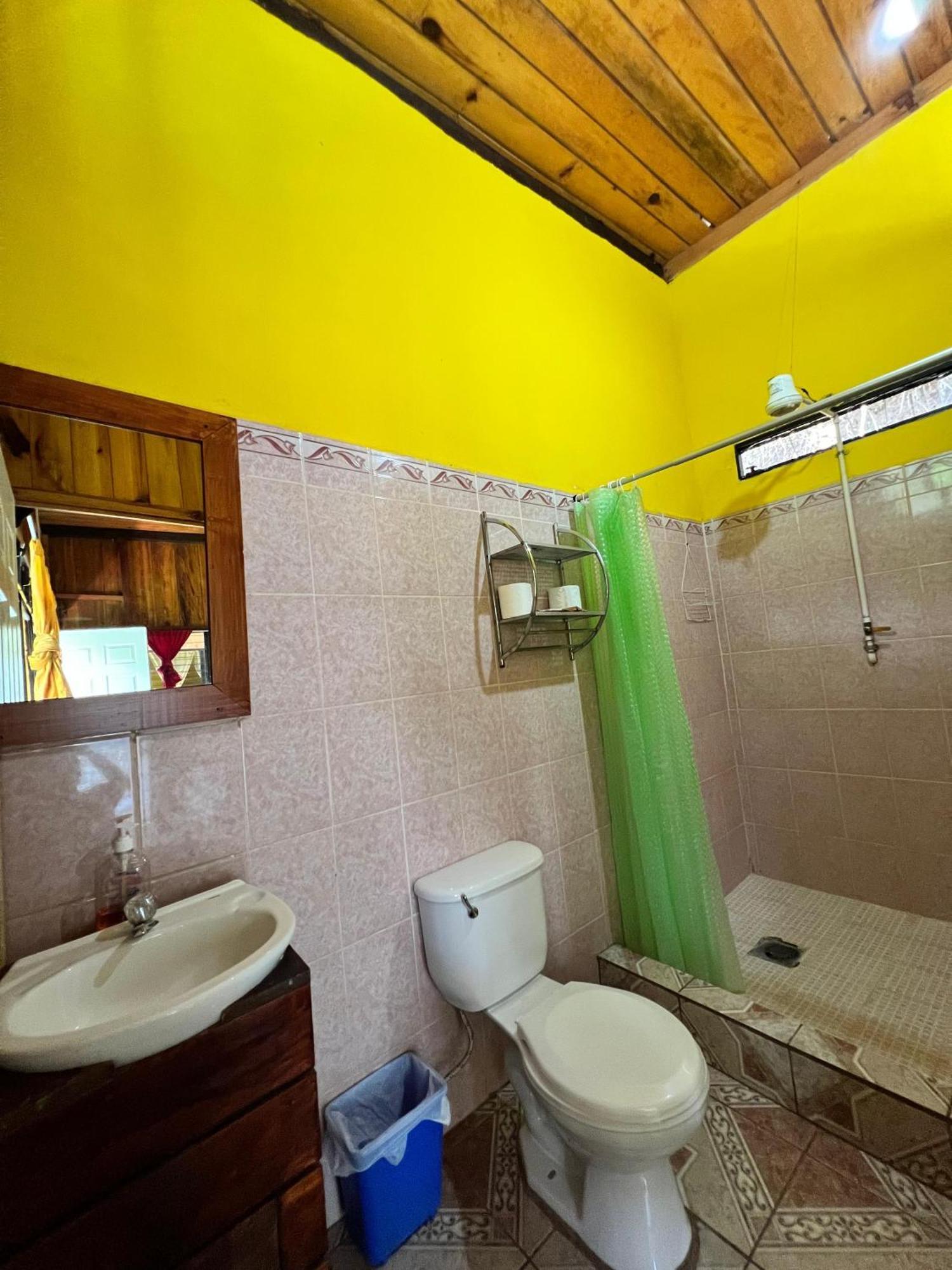 Oasis The Traveler Hostel Lanquin Exterior photo