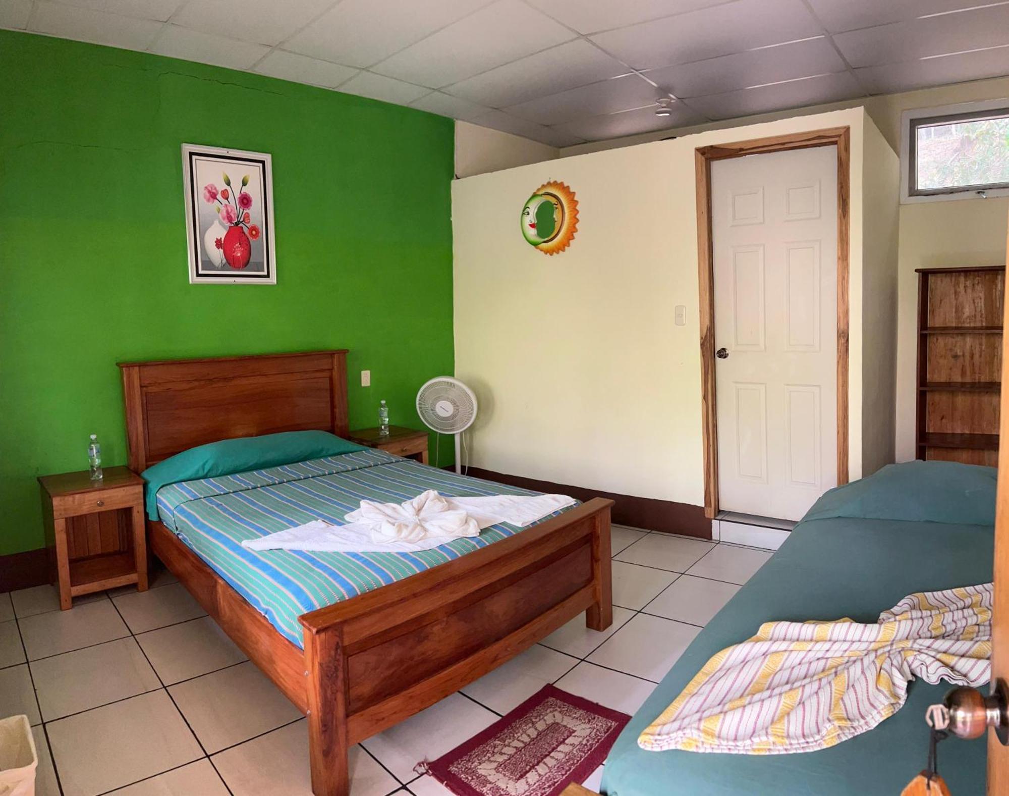Oasis The Traveler Hostel Lanquin Exterior photo