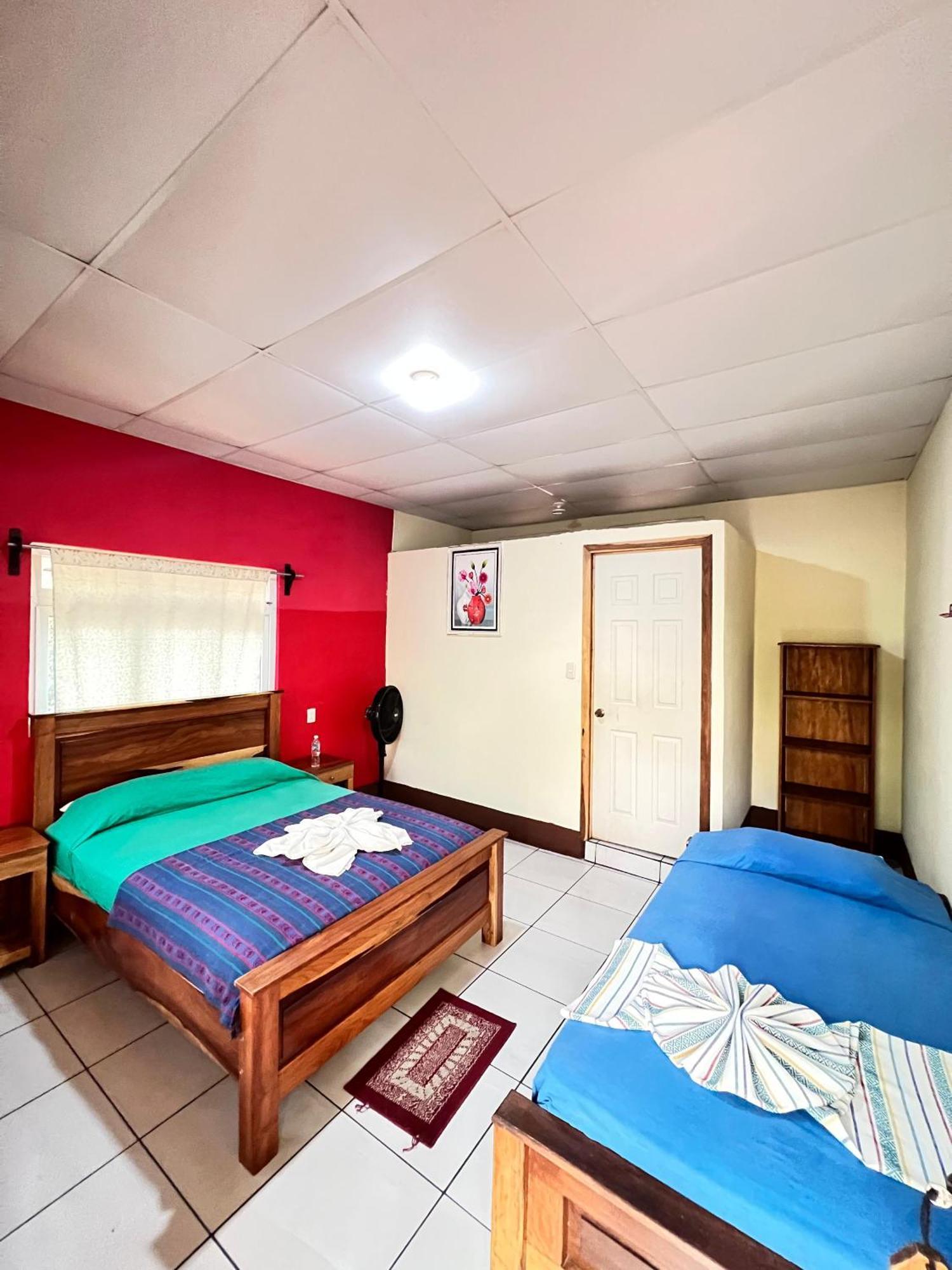 Oasis The Traveler Hostel Lanquin Exterior photo