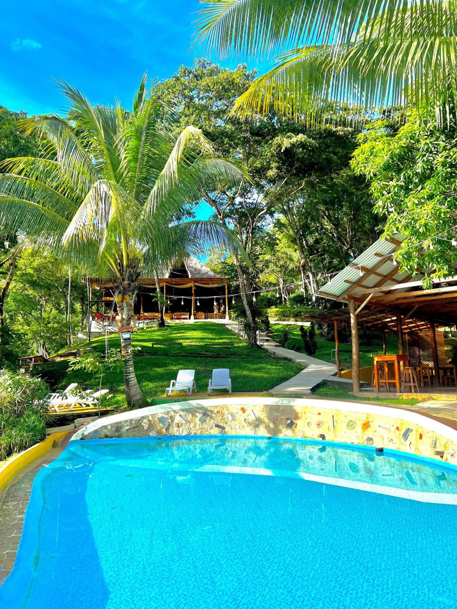 Oasis The Traveler Hostel Lanquin Exterior photo