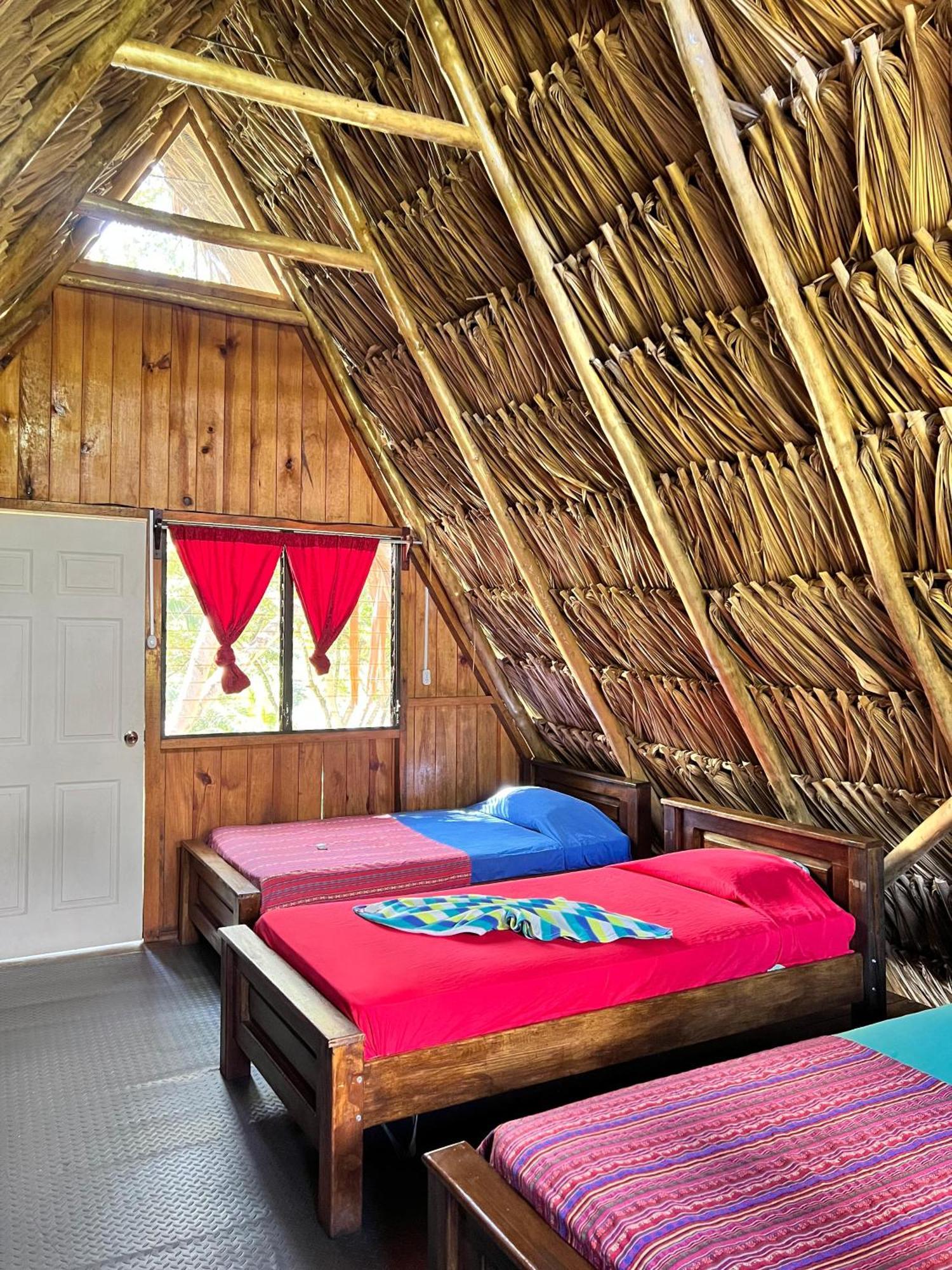 Oasis The Traveler Hostel Lanquin Exterior photo