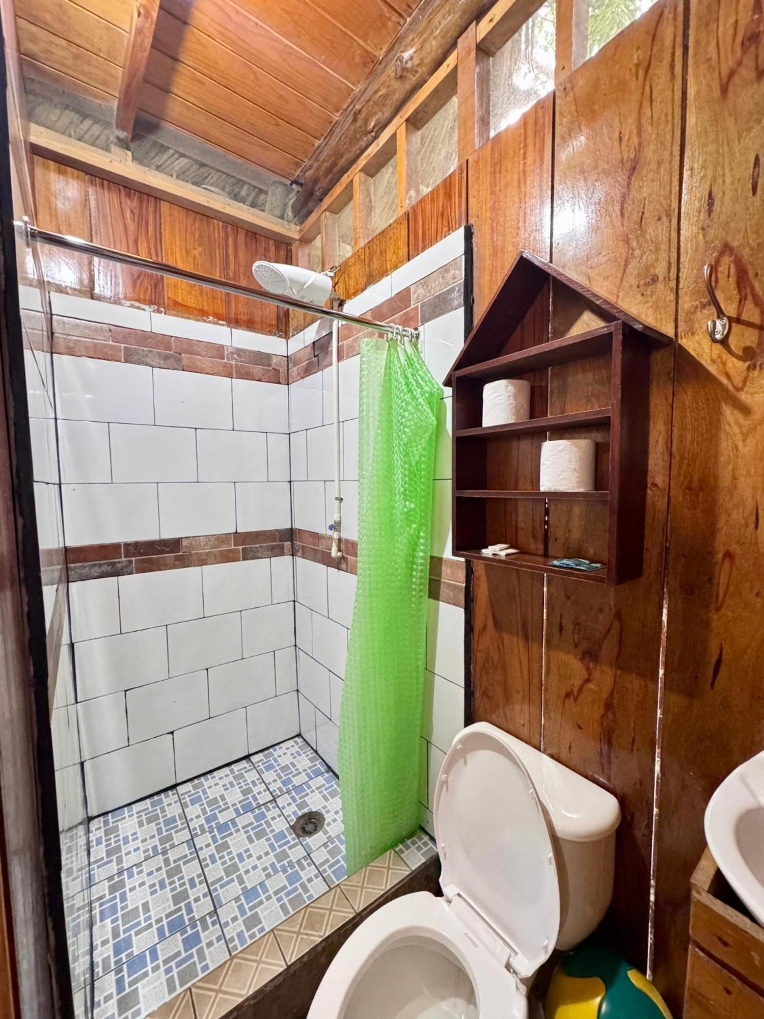Oasis The Traveler Hostel Lanquin Exterior photo
