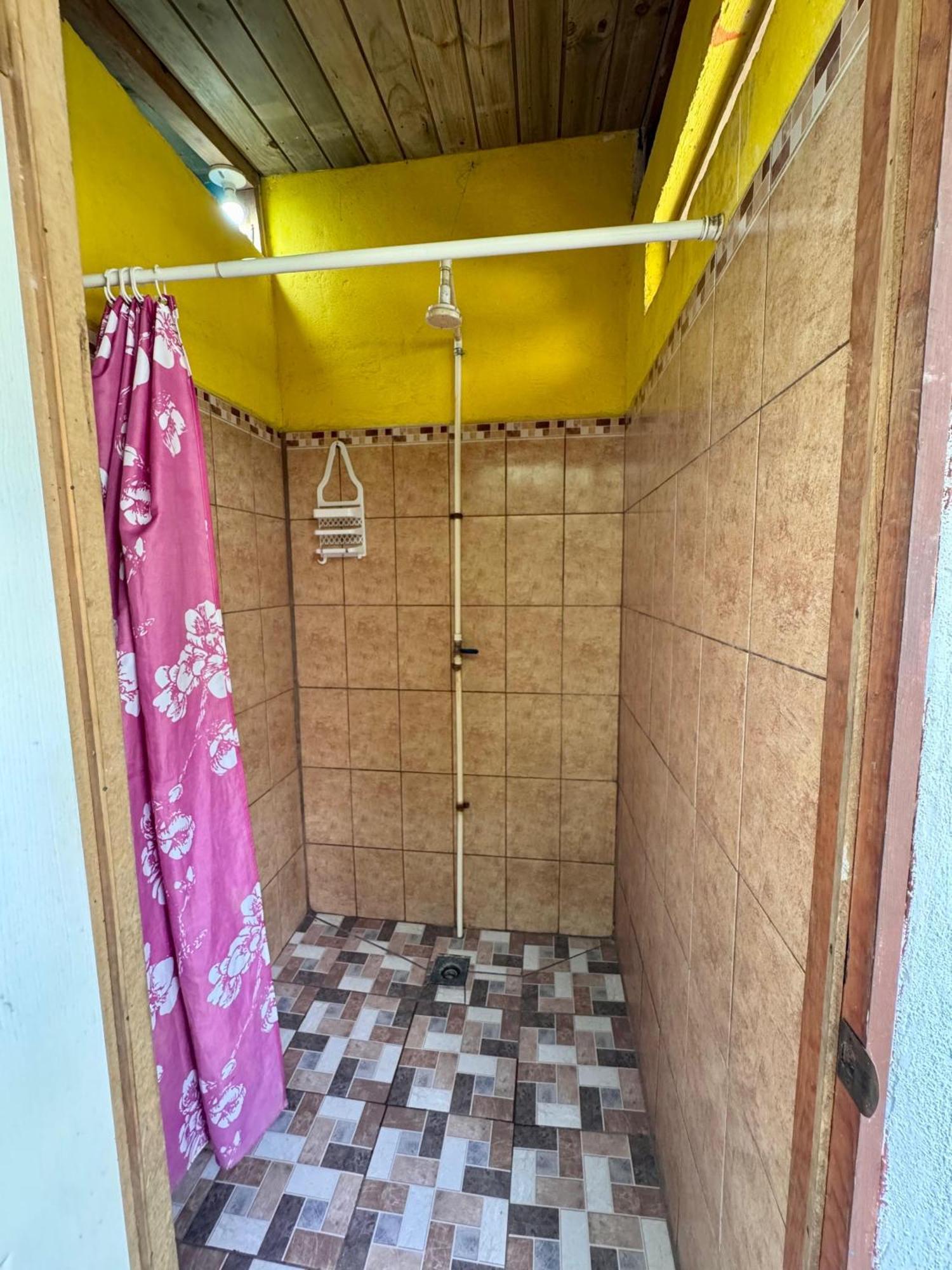 Oasis The Traveler Hostel Lanquin Exterior photo