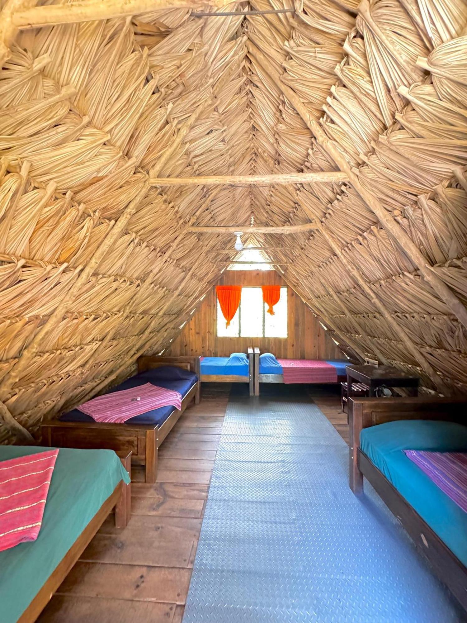 Oasis The Traveler Hostel Lanquin Exterior photo