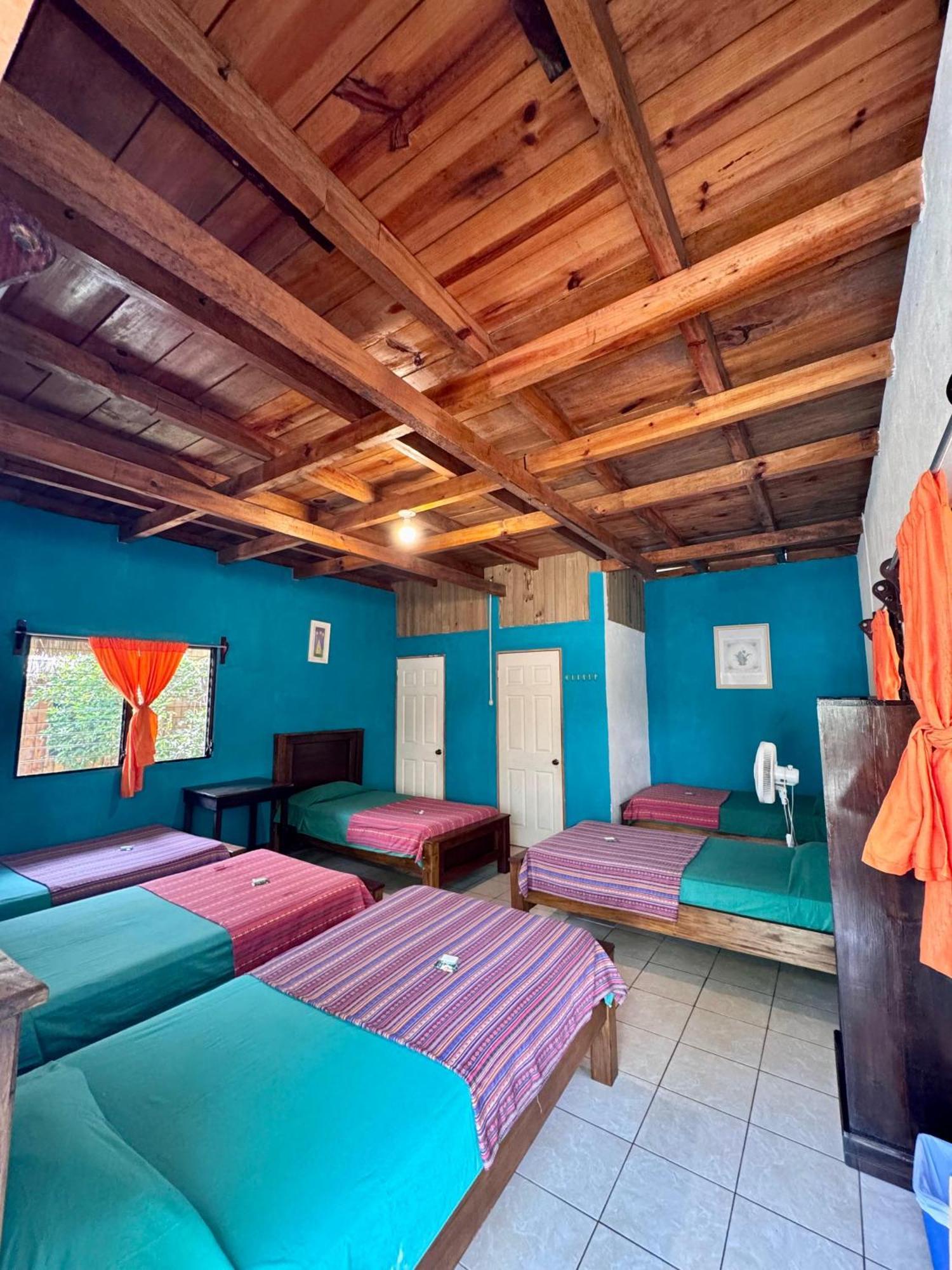 Oasis The Traveler Hostel Lanquin Exterior photo