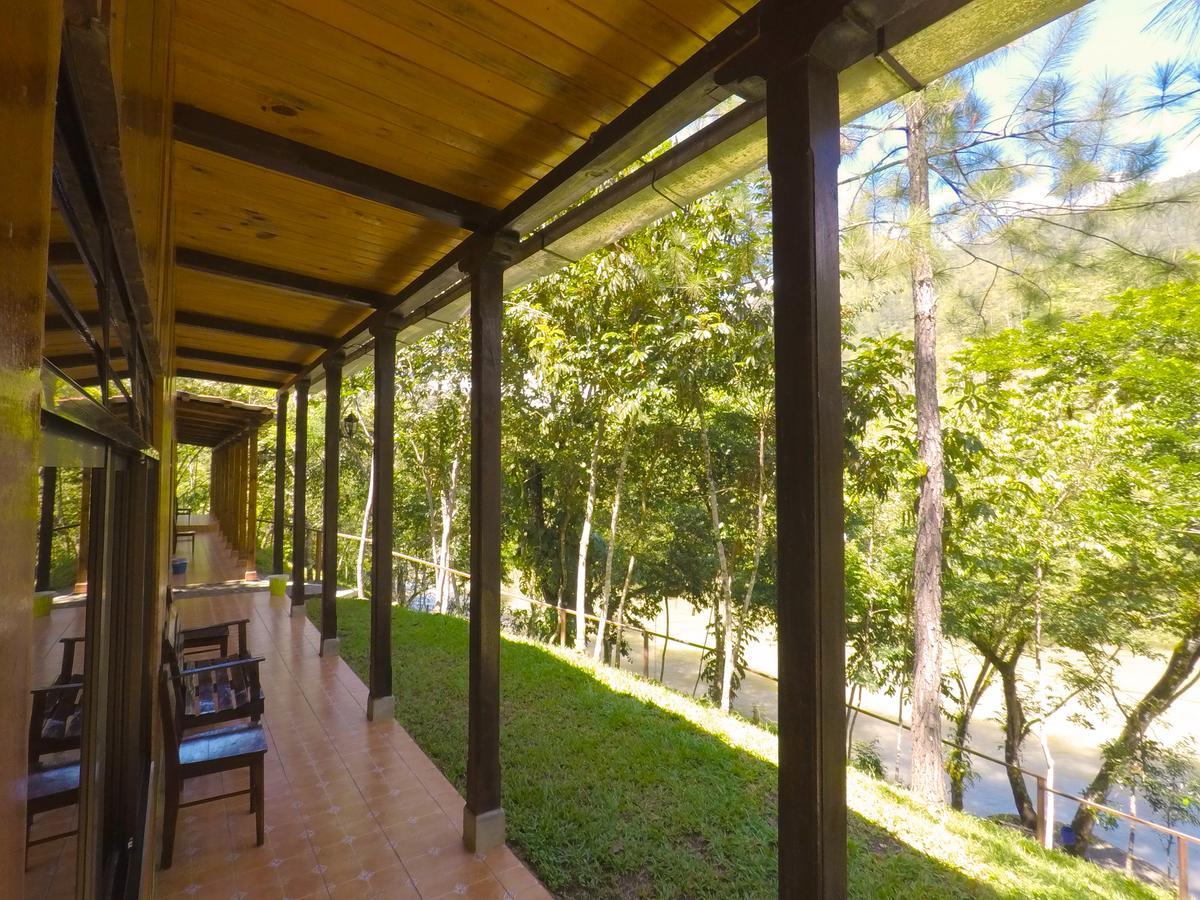 Oasis The Traveler Hostel Lanquin Exterior photo