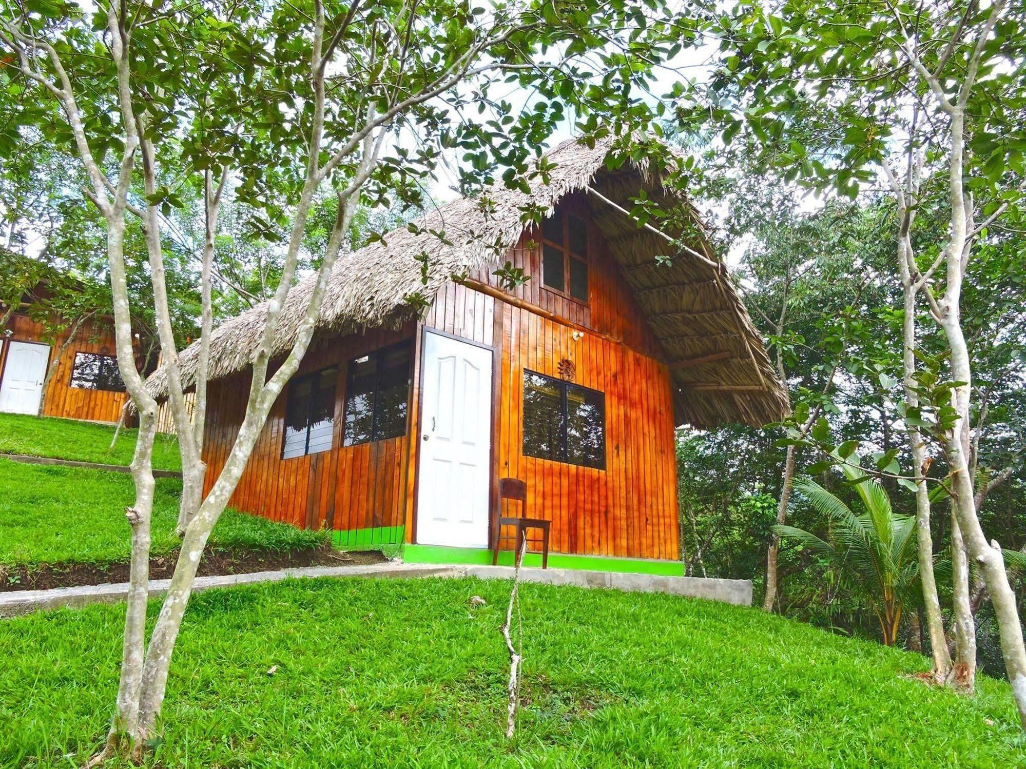 Oasis The Traveler Hostel Lanquin Exterior photo