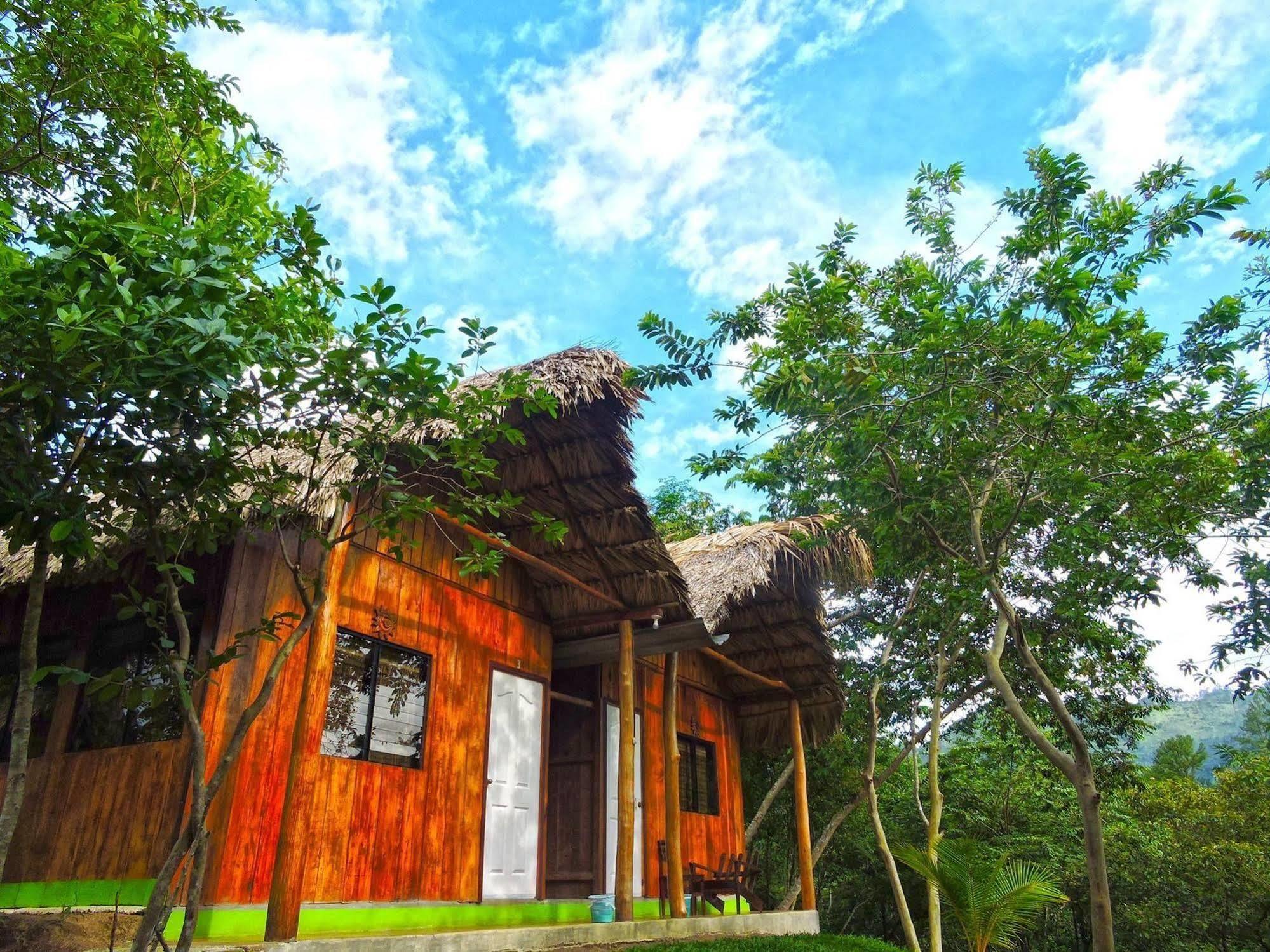 Oasis The Traveler Hostel Lanquin Exterior photo
