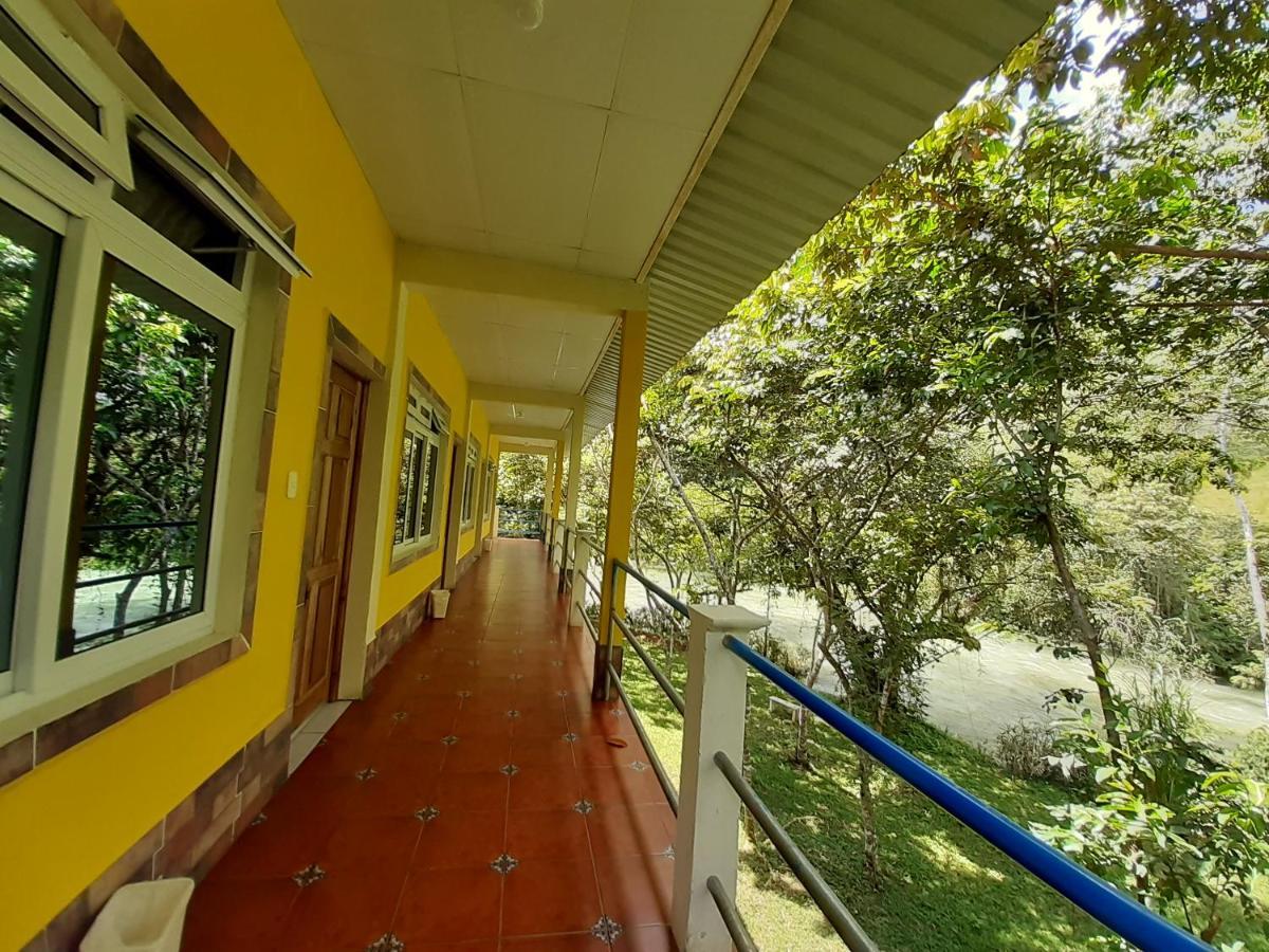 Oasis The Traveler Hostel Lanquin Exterior photo