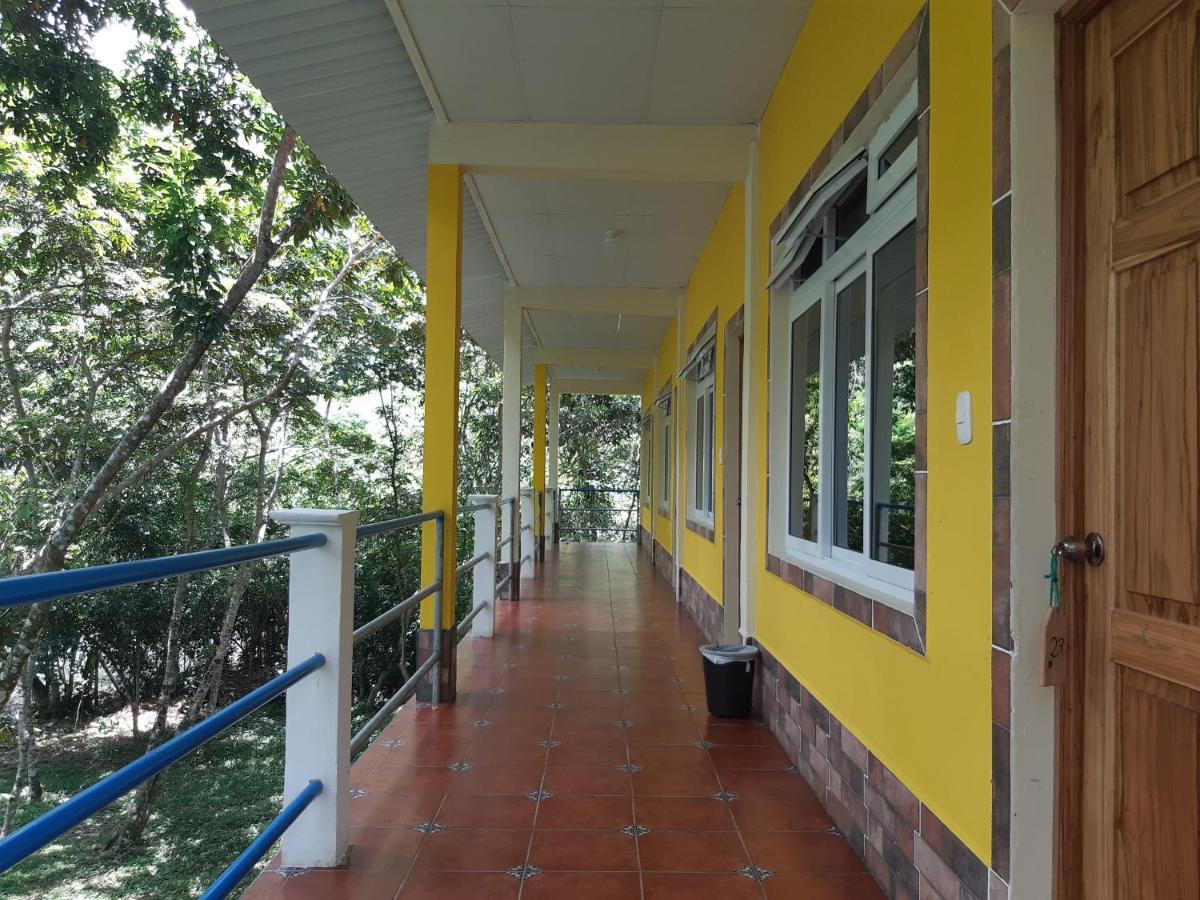 Oasis The Traveler Hostel Lanquin Exterior photo